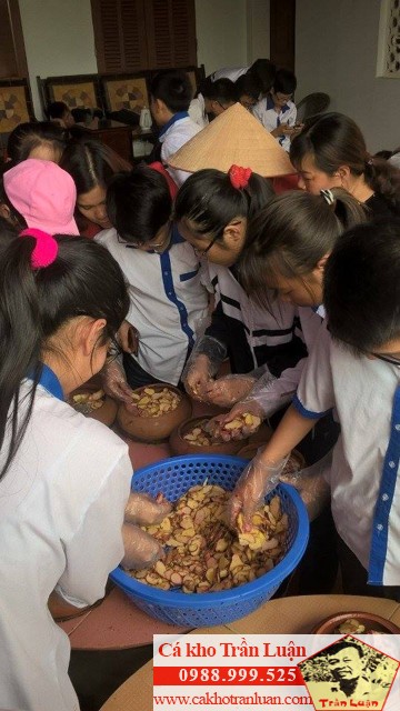 Đối với các em học sinh, không có trải nghiệm nào quý giá bằng tự tay mình làm nên món ăn độc đáo nhất Việt Nam