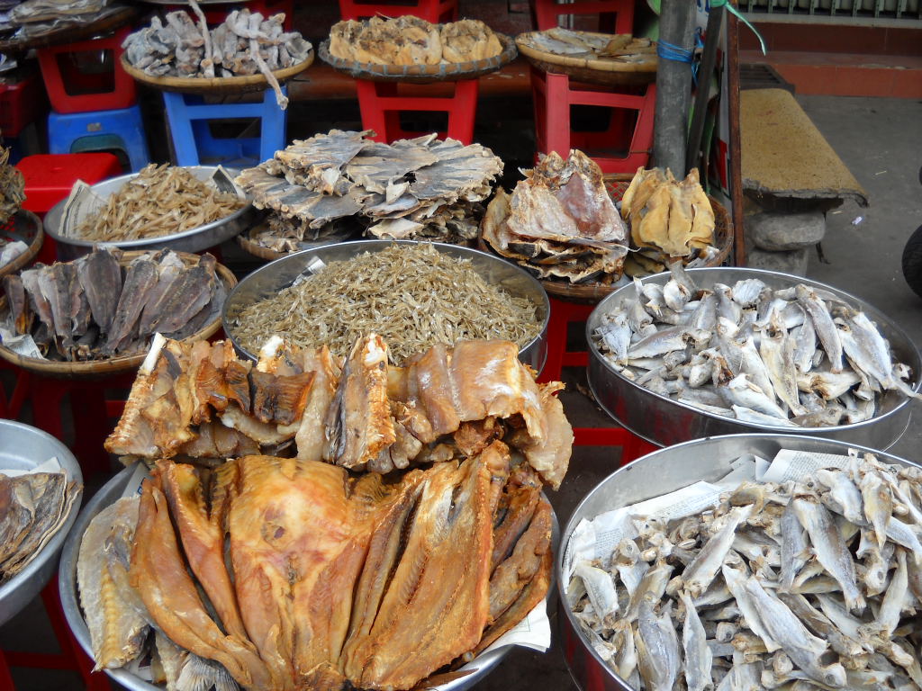 ăn cá khô