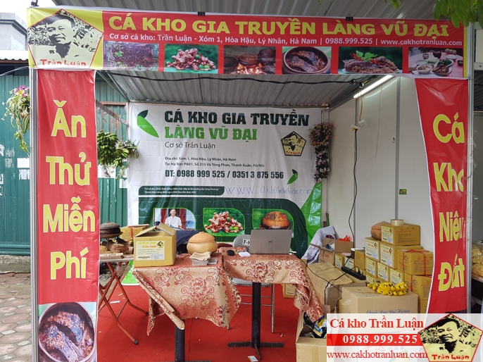 Gian hàng cá kho làng vũ đại hội chợ hội nhà báo