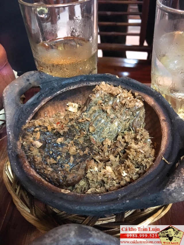 niêu cá kho làng vũ đại tại nhà hàng cơm niêu