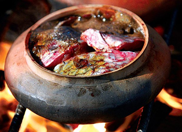 Cá kho làng Vũ Đại đắt hàng ngày Tết