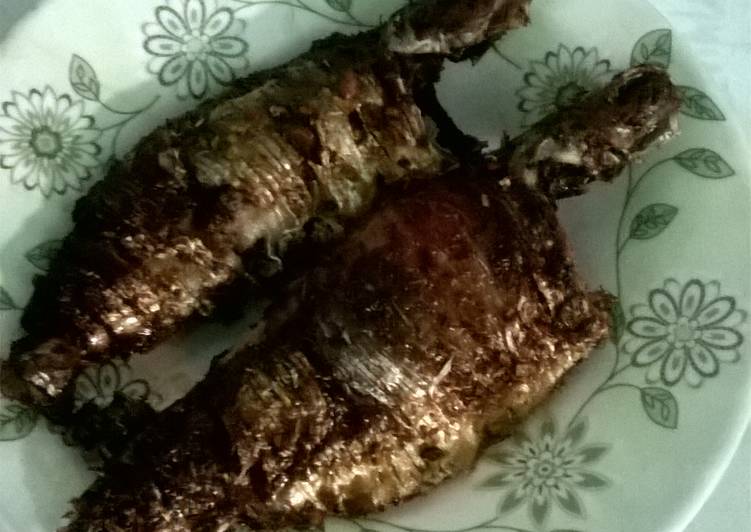 Cách làm Cá Mòi Chiên Sả Ớt