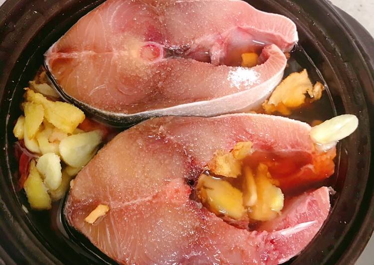 Cá Ngừ Kho Riềng Sả