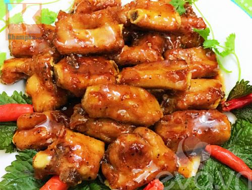 Tạo màu đẹp cho món sườn sào chua ngọt