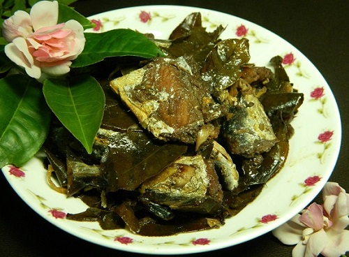 Cá kho chè xanh đã hoàn thành