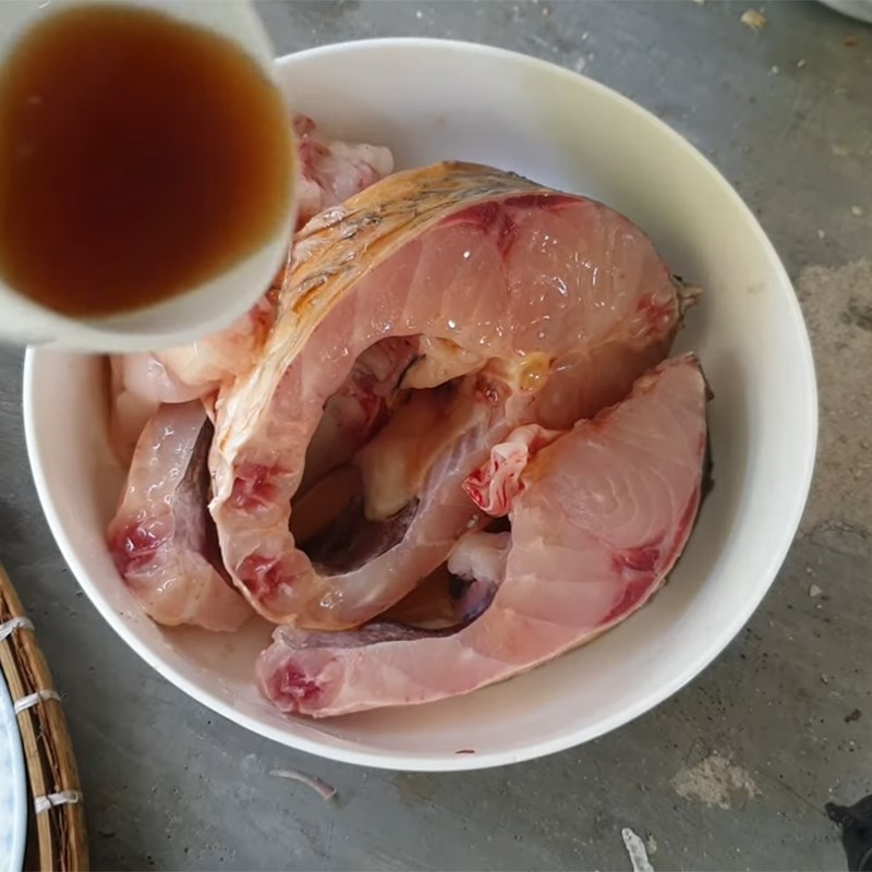 Tiến hành kho cá