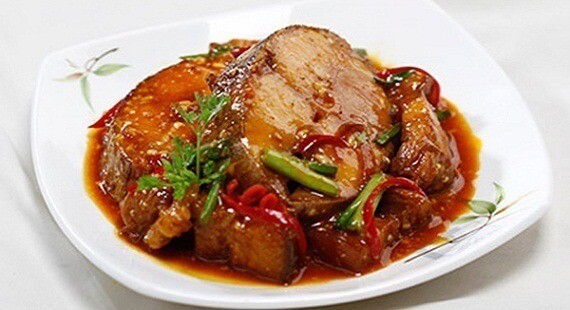 Thưởng thức món cá chép kho tương bần Thưởng thức món cá chép kho tương bần