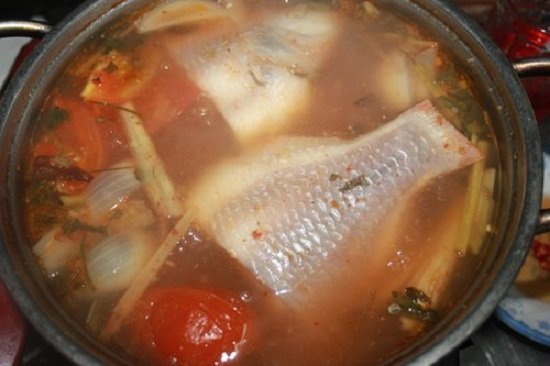 Nguyên liệu làm món canh cá chua kiểu thái
