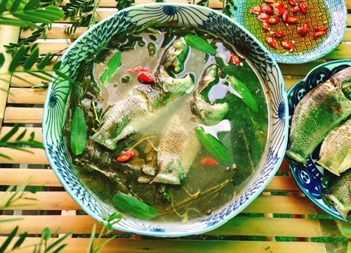 Cách nấu canh chua cá rô đồng với lá giang